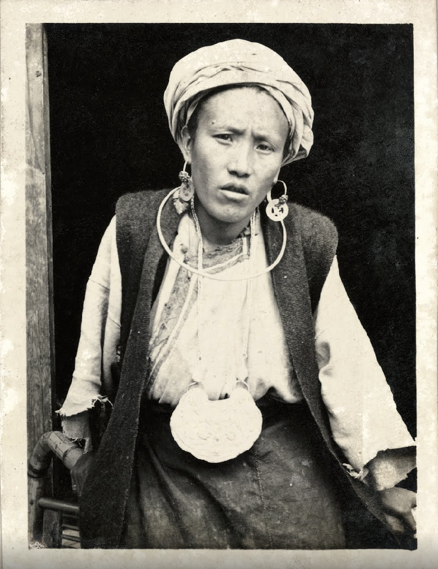 Donna di etnia Qiang nel villaggio di Baoxigou