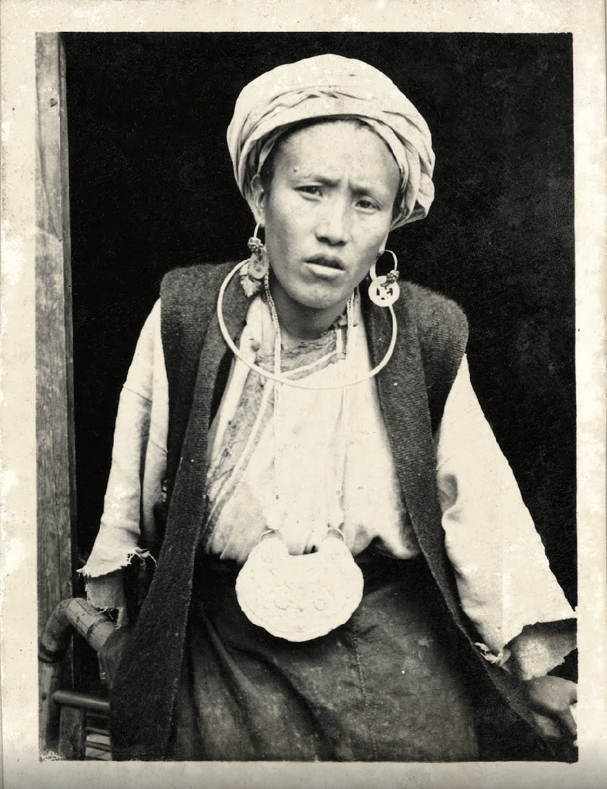 Donna di etnia Qiang nel villaggio di Baoxigou