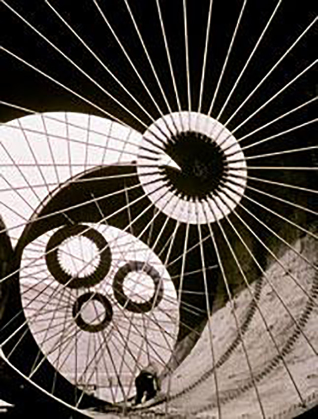 1.Margareth Bourke White Costruzione del tunnel del vento (1936)